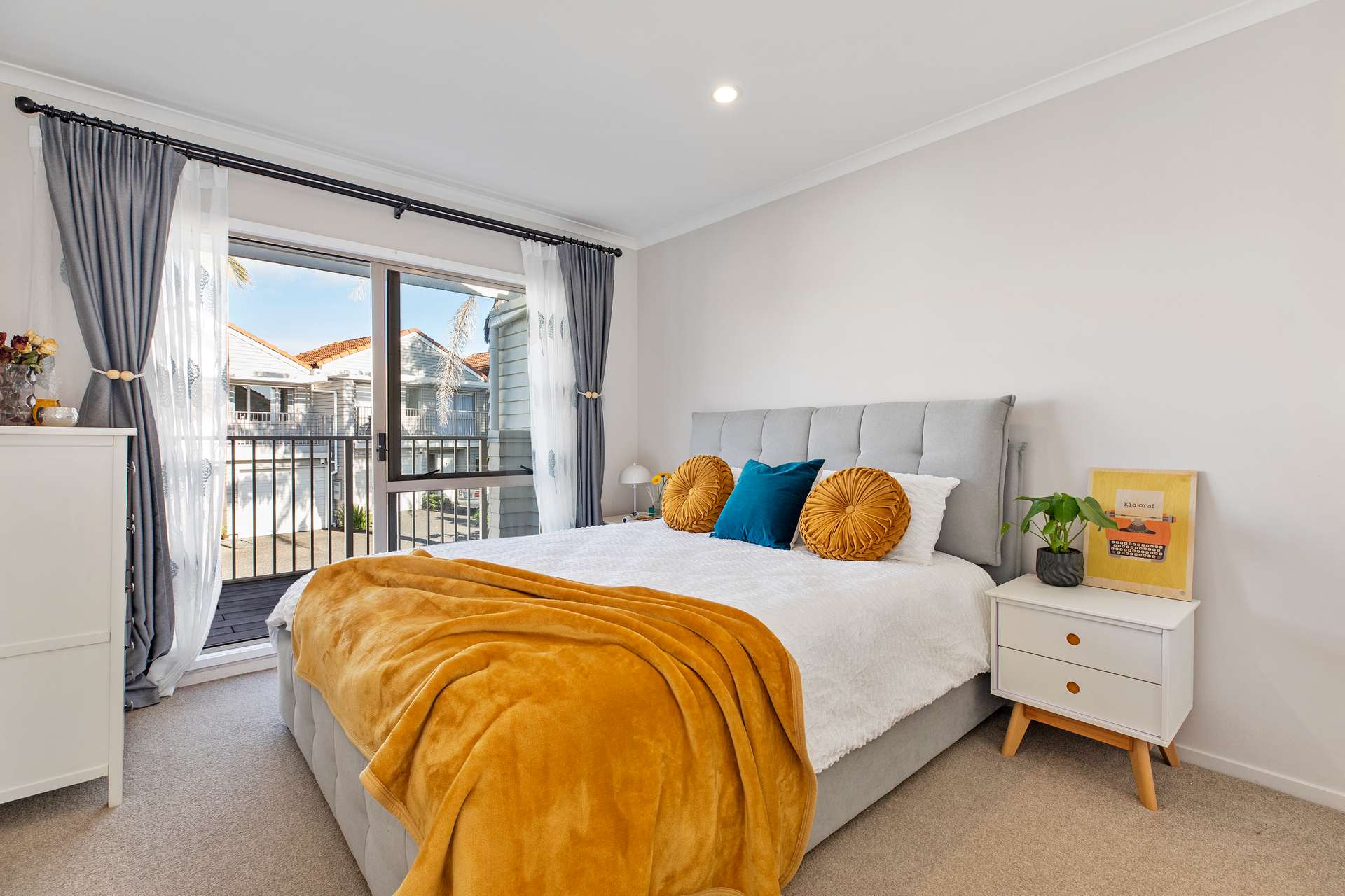 Stylish Living Near One Tree Hill Arizto