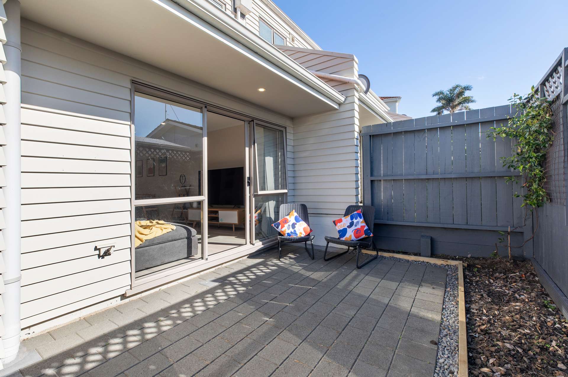 Stylish Living Near One Tree Hill Arizto