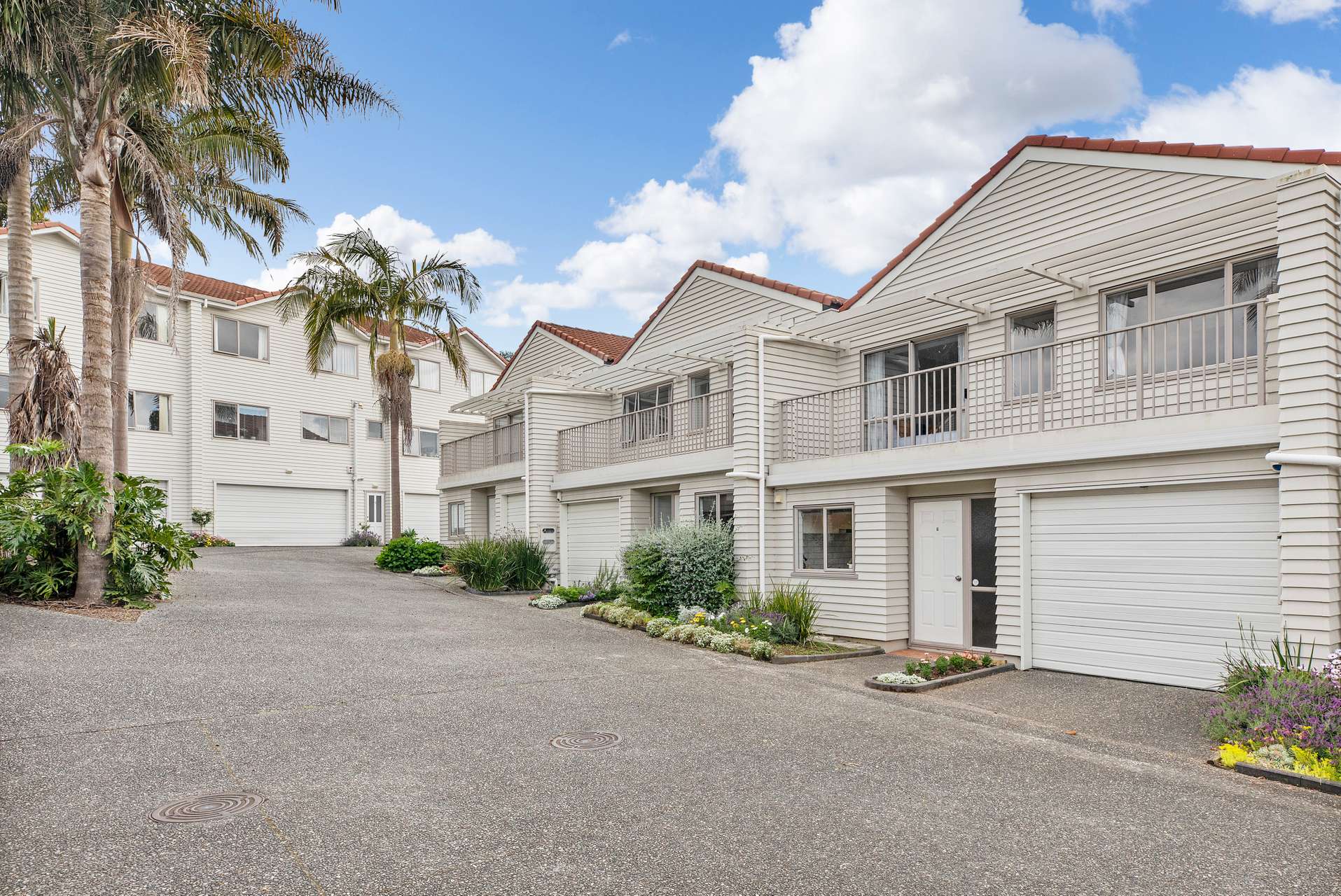 Stylish Living Near One Tree Hill Arizto