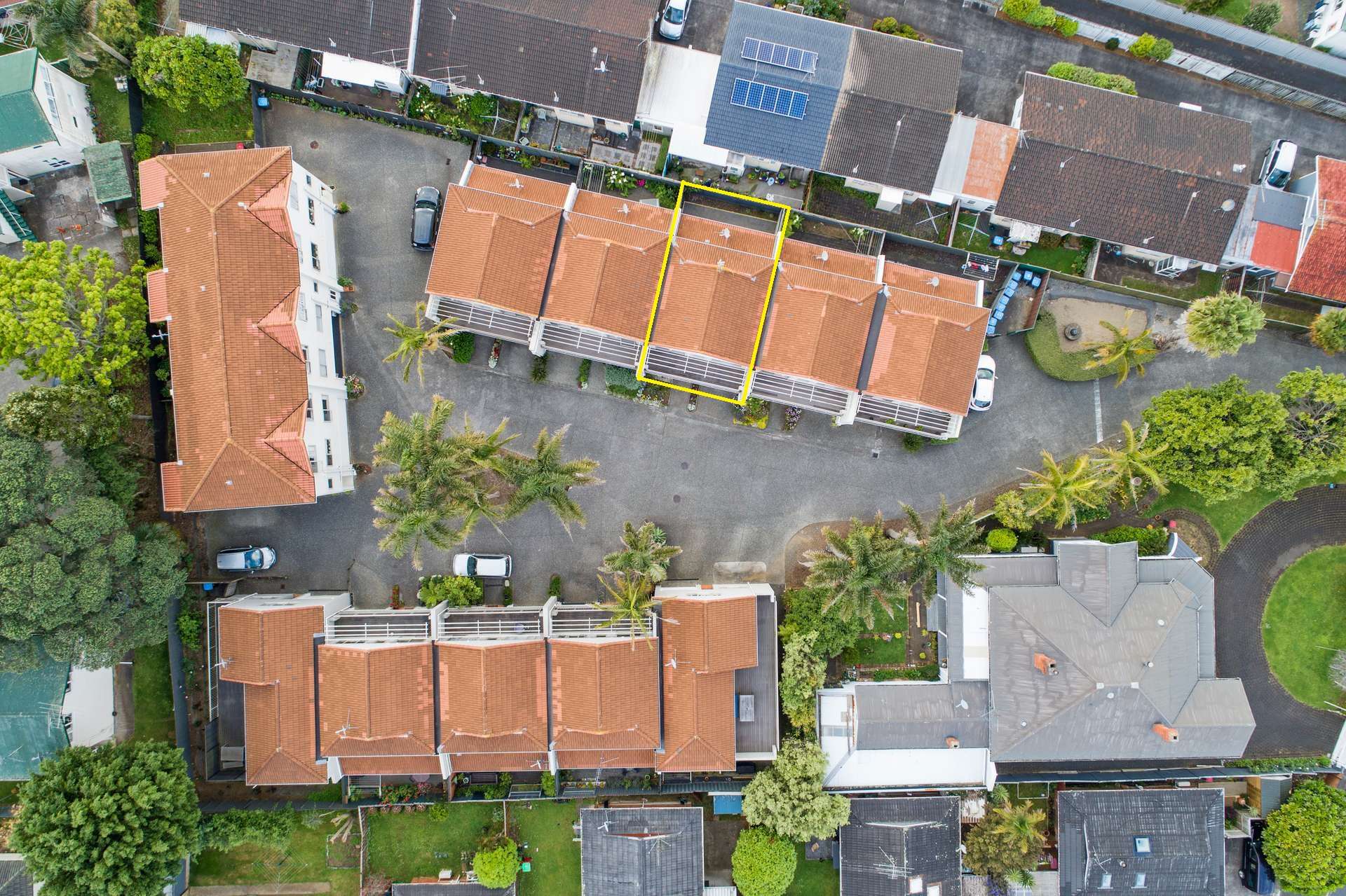 Stylish Living Near One Tree Hill Arizto