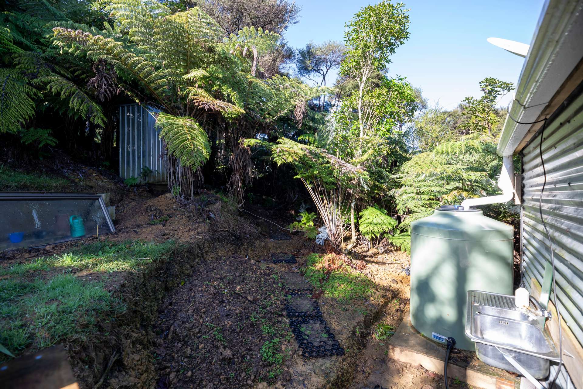 Coromandel Bush Section Hideaway! Arizto