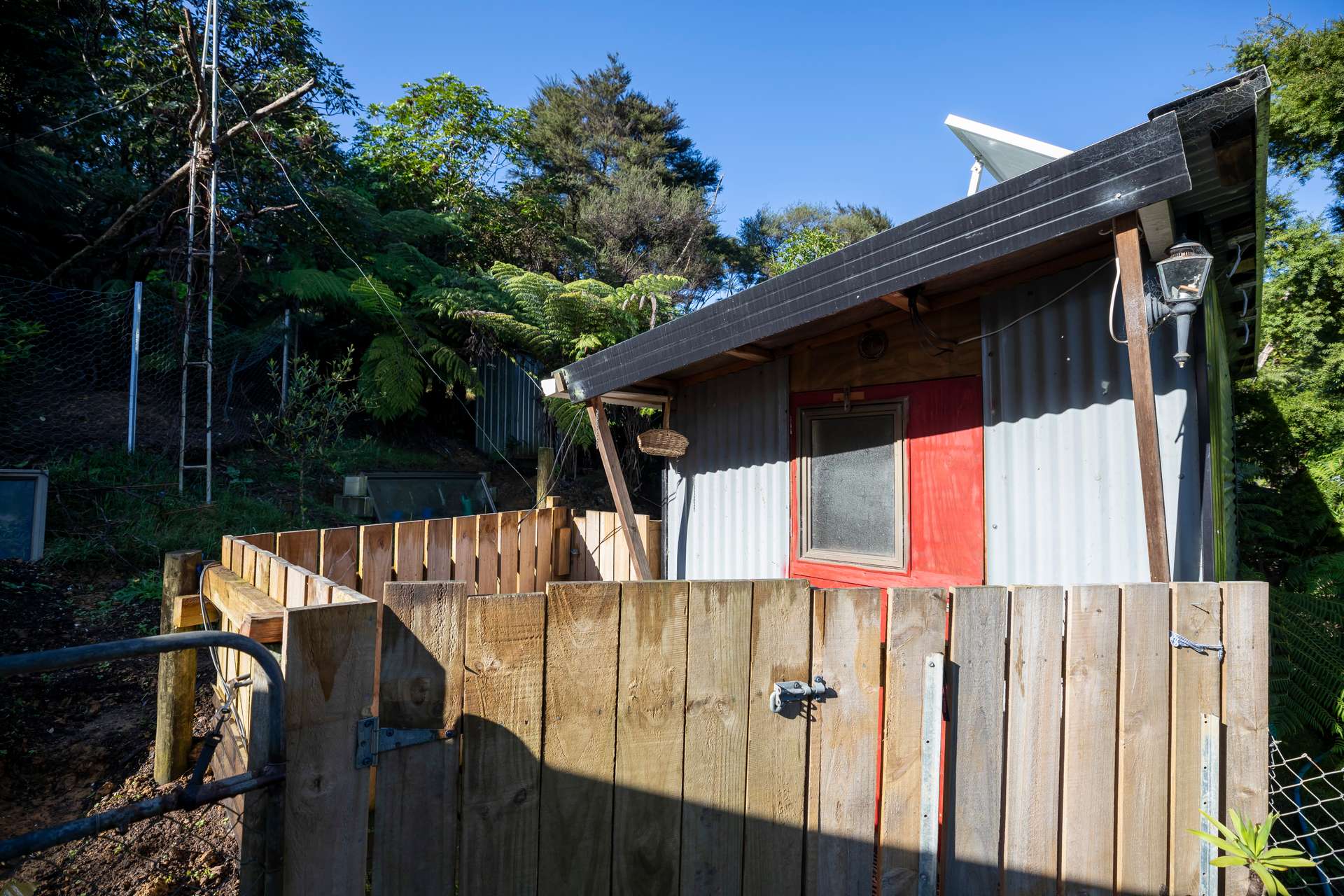 Coromandel Bush Section Hideaway! Arizto