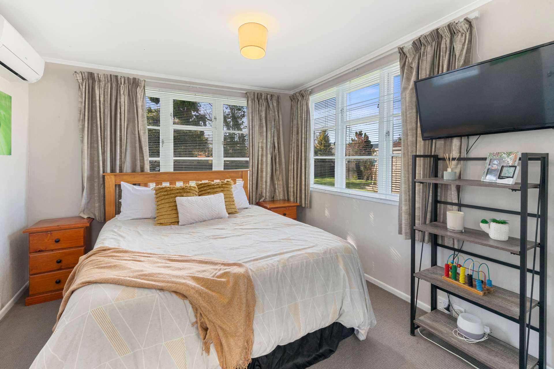 Classic Cottage Lake Life in Hannahs Bay Arizto