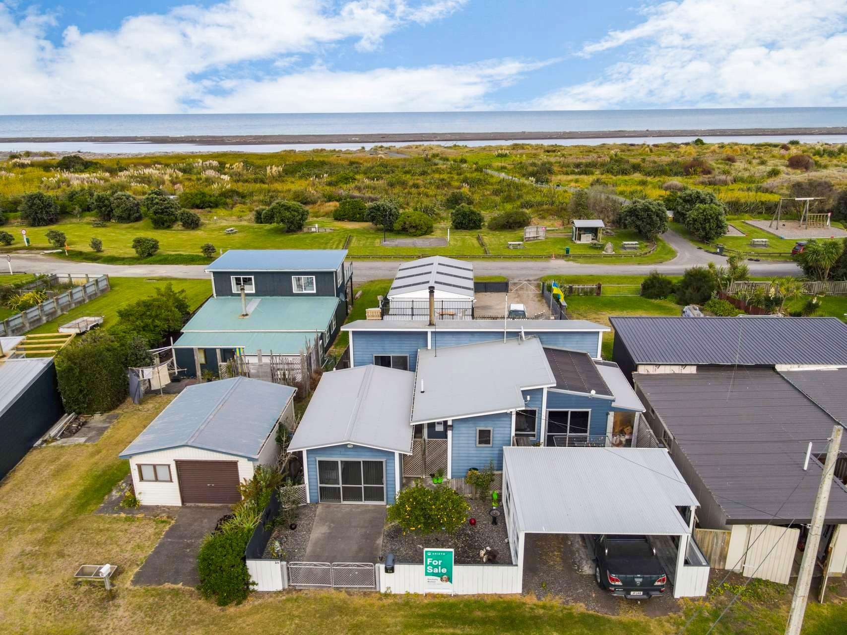 Beach Front Living at Turakina Beach! Arizto