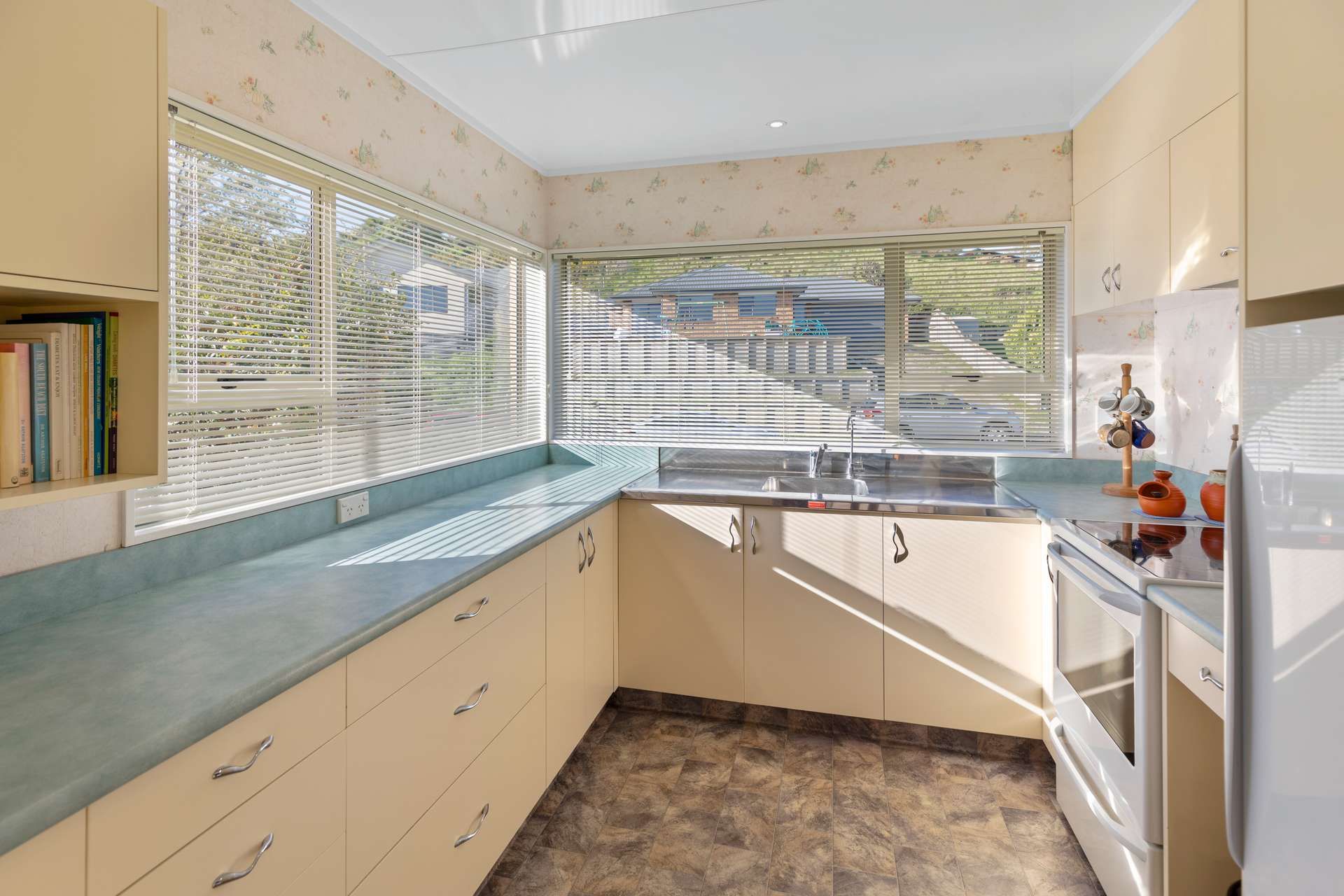 Springvale, Elevated Brick and Tile 2003 Arizto