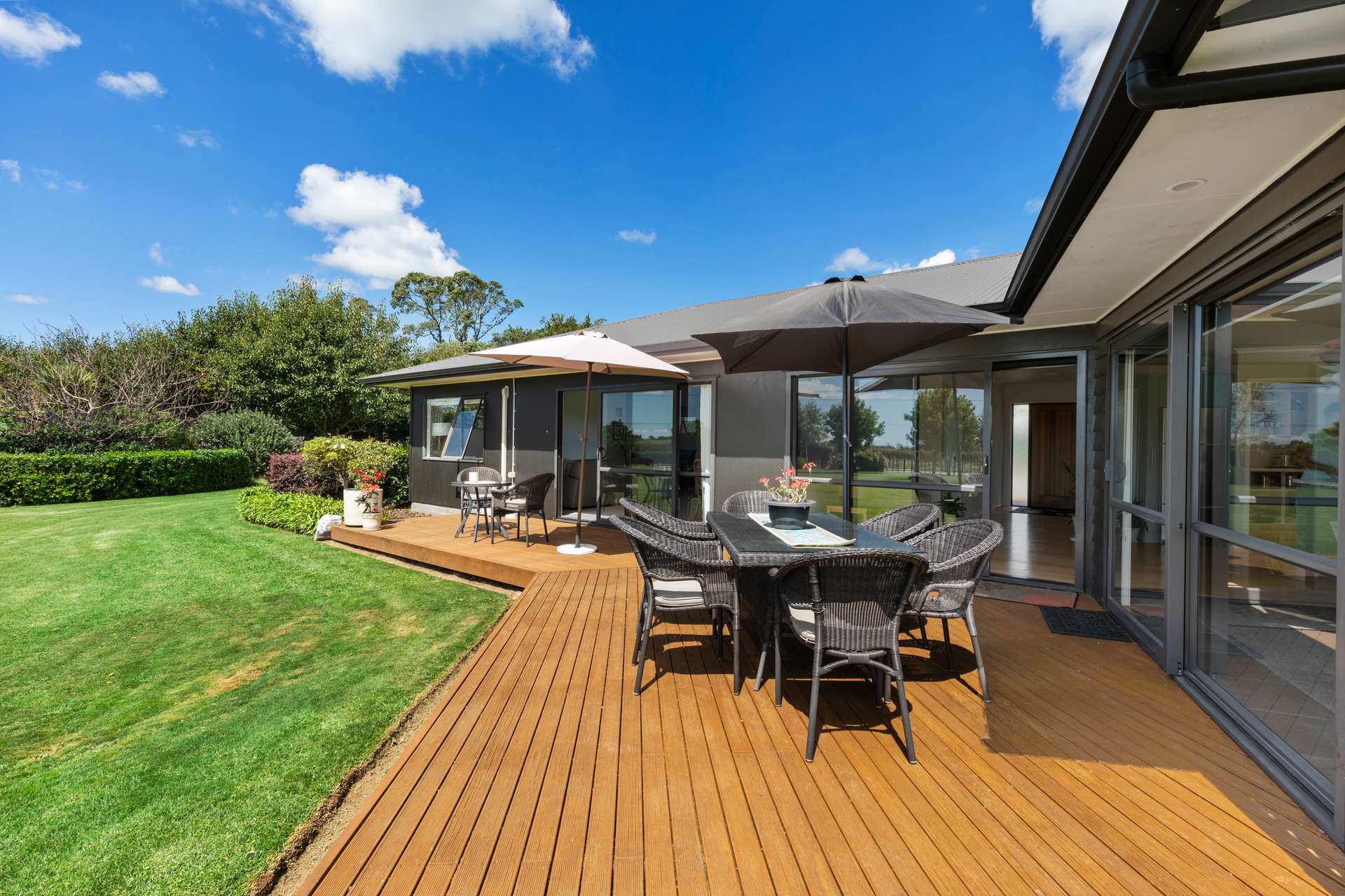 Luxury Lifestyle in Lepperton Arizto