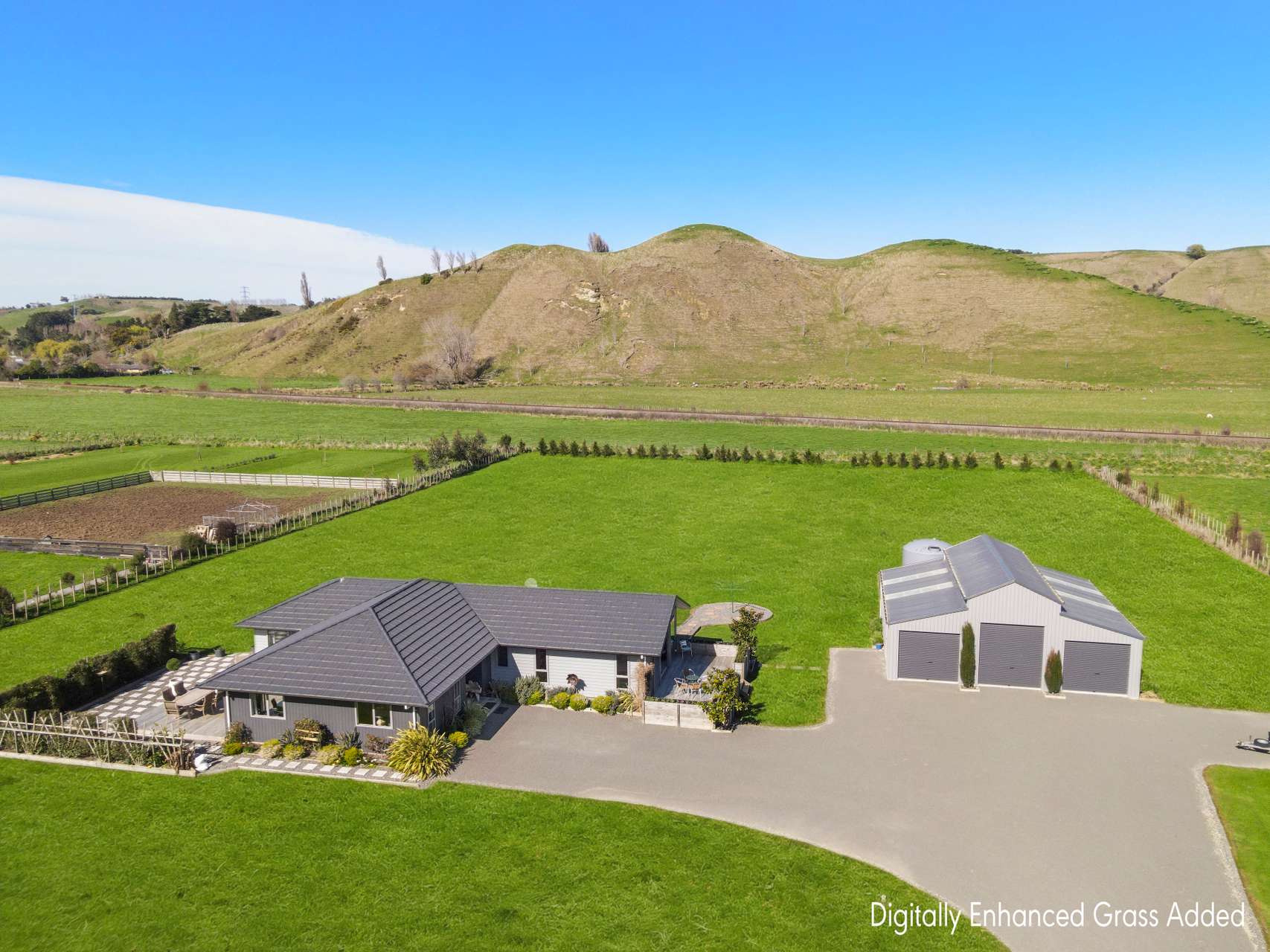 Garaging Luxury lifestyle with impressive garaging! | Arizto