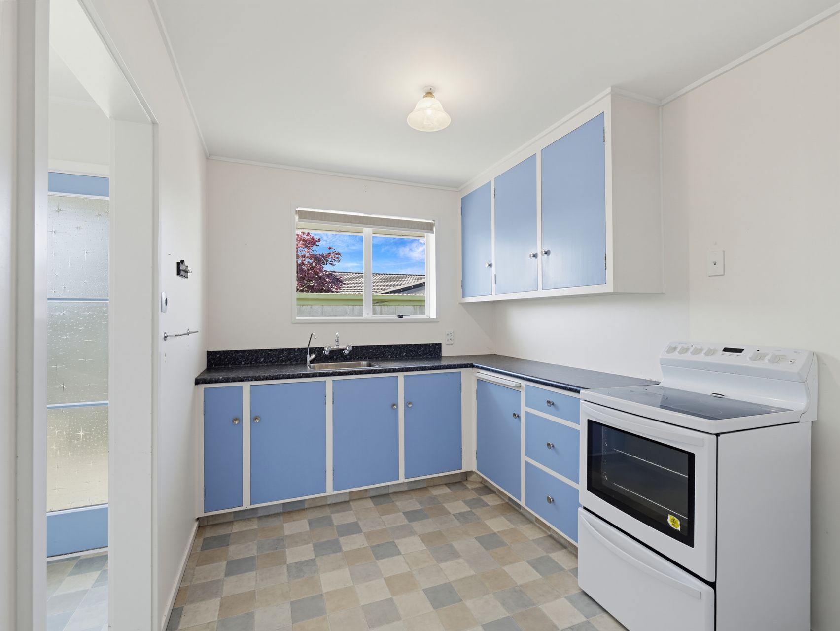 Affordable living close to town 5