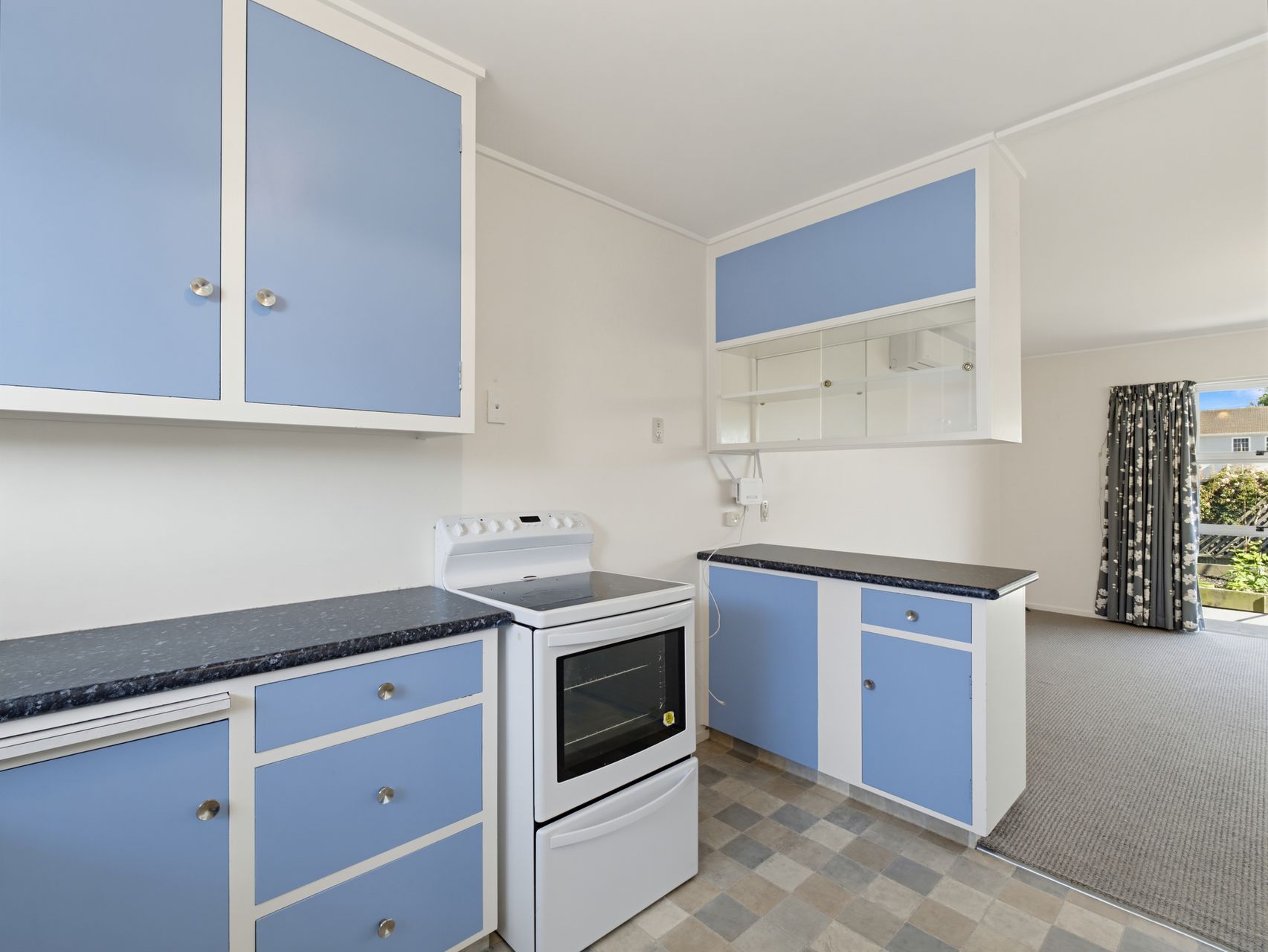 Affordable living close to town 4