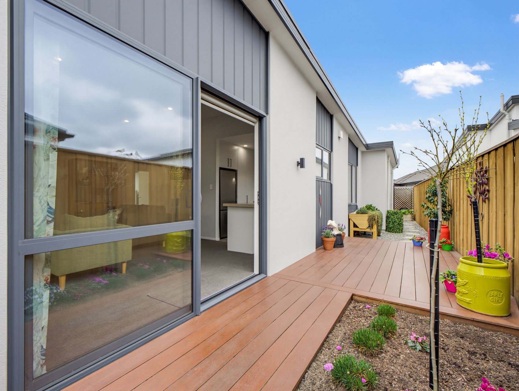 Modern Comfort in Sought-After Silverstream! 3