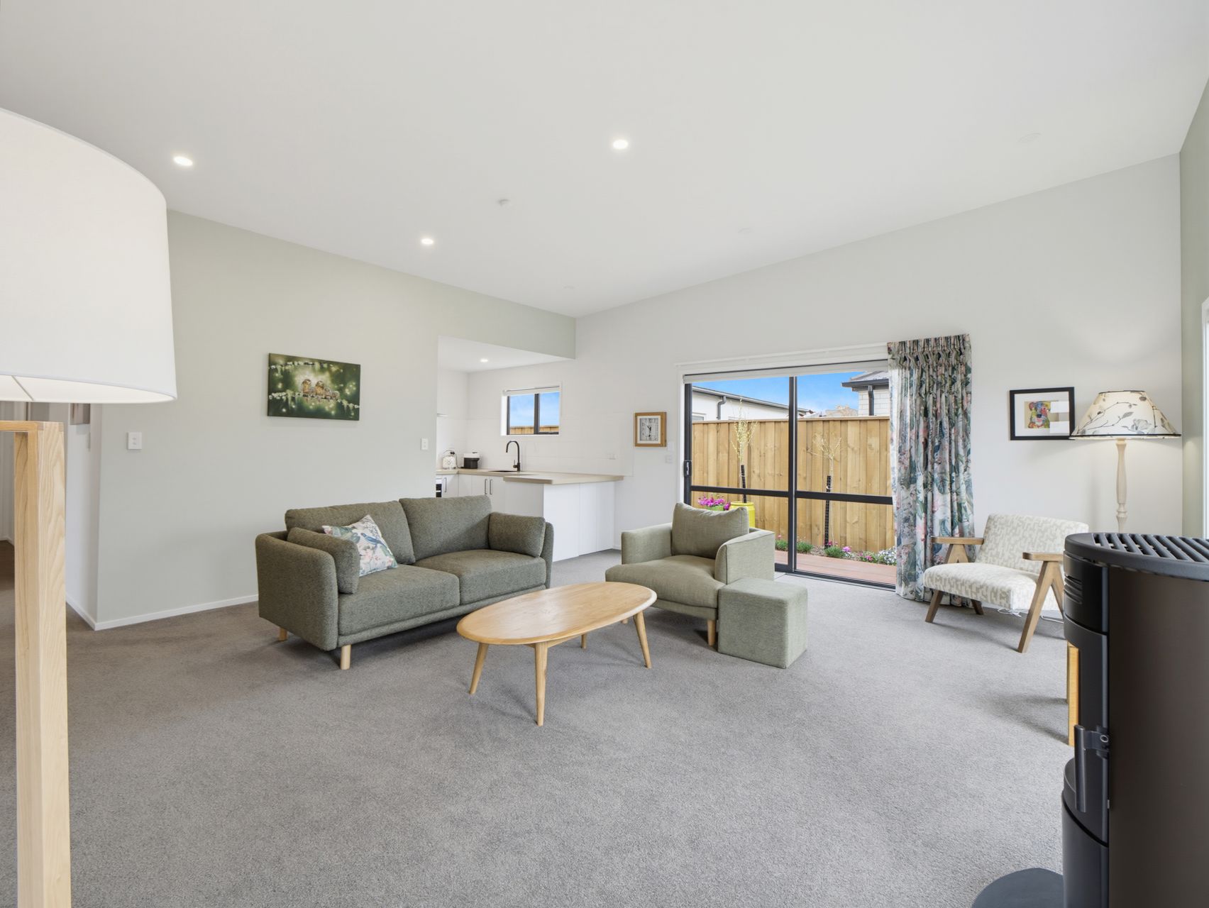 Modern Comfort in Sought-After Silverstream! 4