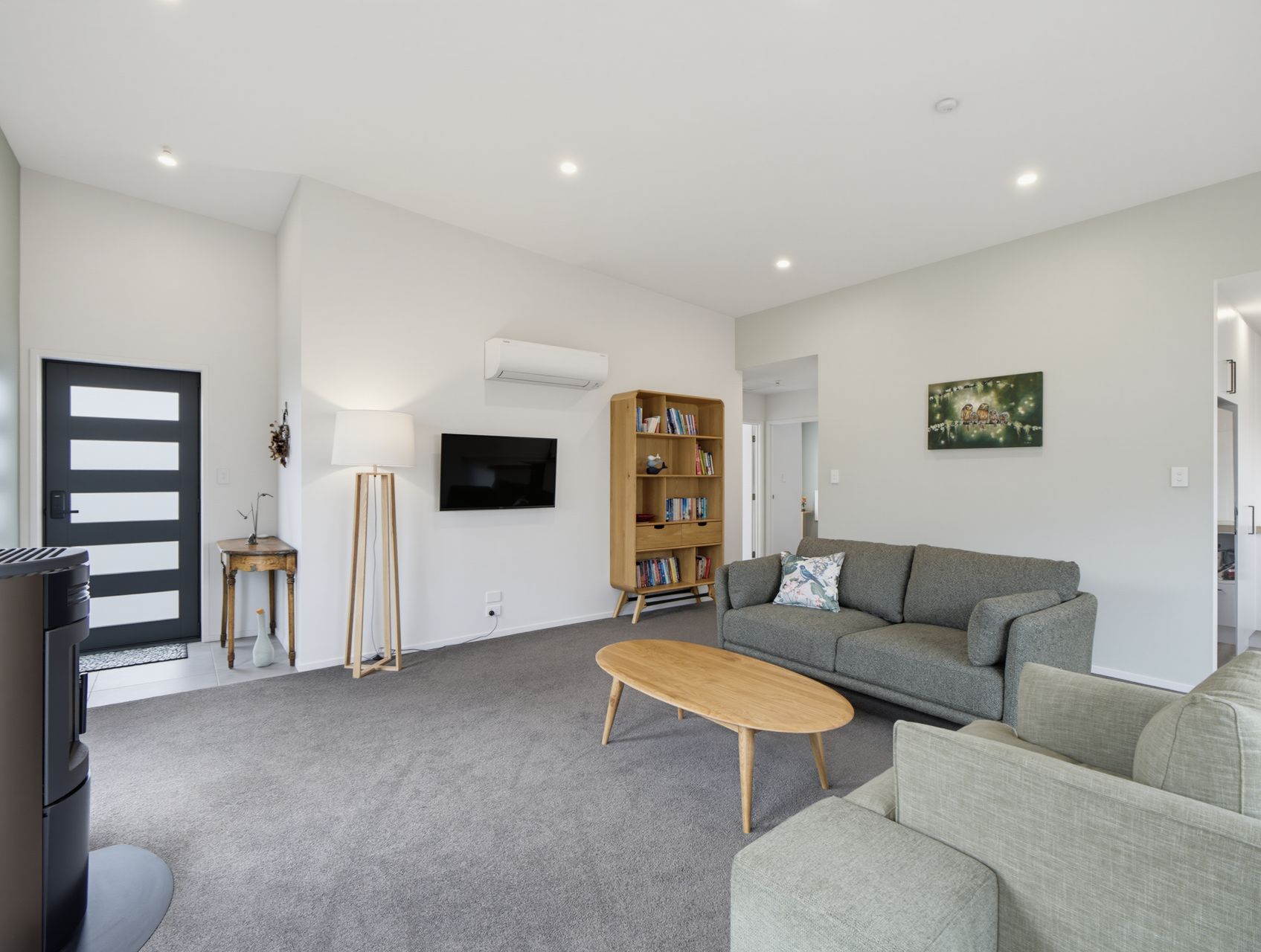 Modern Comfort in Sought-After Silverstream! 5