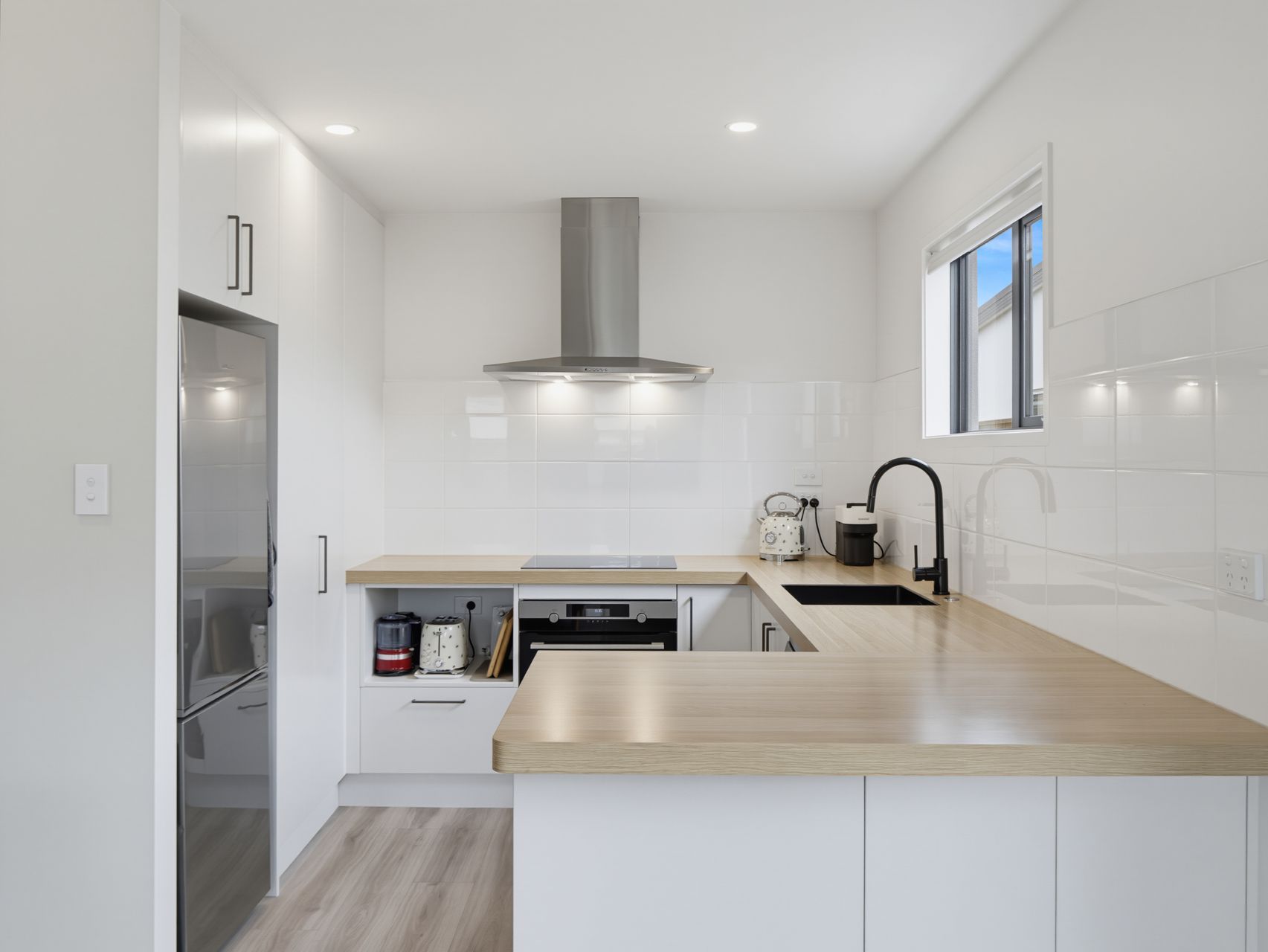 Modern Comfort in Sought-After Silverstream! 2