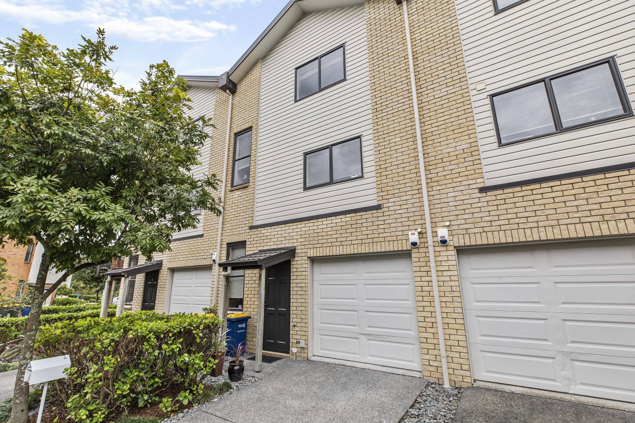 Terrific Townhouse in Te Atatu South Arizto